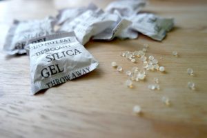 The small bags of silica gel